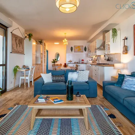 Apartment Nereidi Sul Mare Attico Con Incredibile Vista E Verande Per 8 Persone